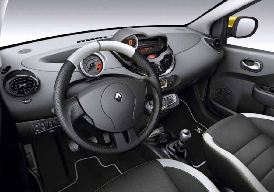  Renault Twingo RS Red Bull RB7 2012 года  (фото 2 из 6)